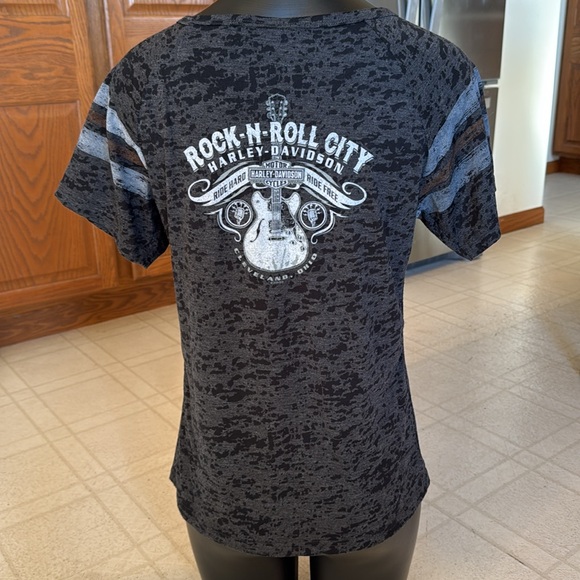 Harley Davidson women’s v-neck shirt. Size Medium - Picture 2 of 8